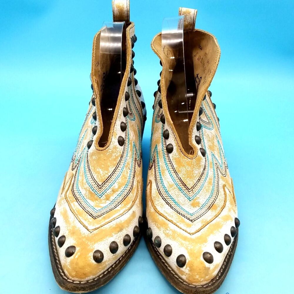 Circle G by Corral Leather Studded Pointed Toe Cowboy Ankle Boots - Size 8 - Picture 3 of 7